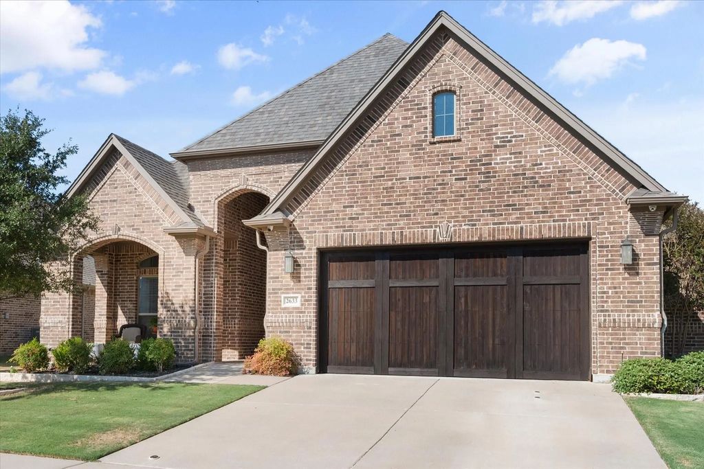 2633 Trinity Trail Way, Fort Worth
