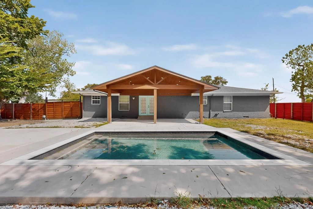 2512 Mcdearmon Street, Sachse