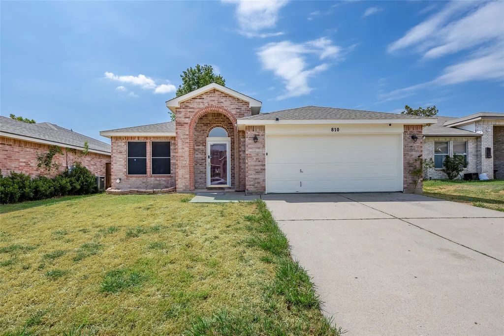 810 Engleside Drive, Arlington