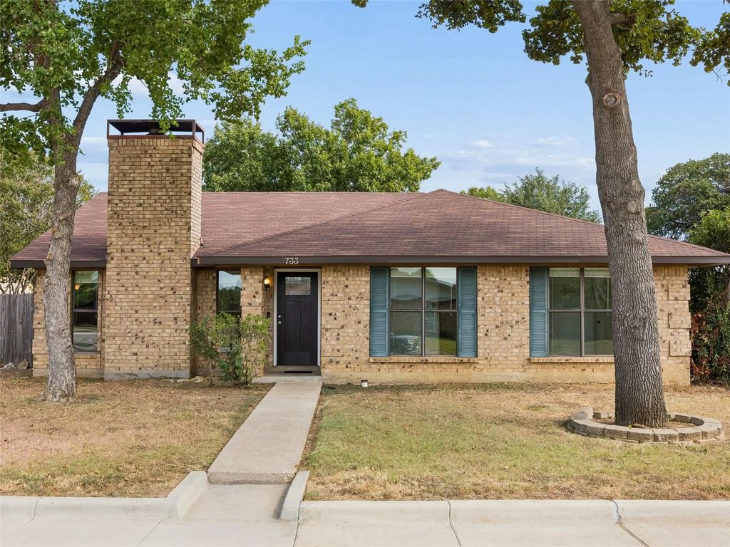 733 Red Wing Drive, Lewisville
