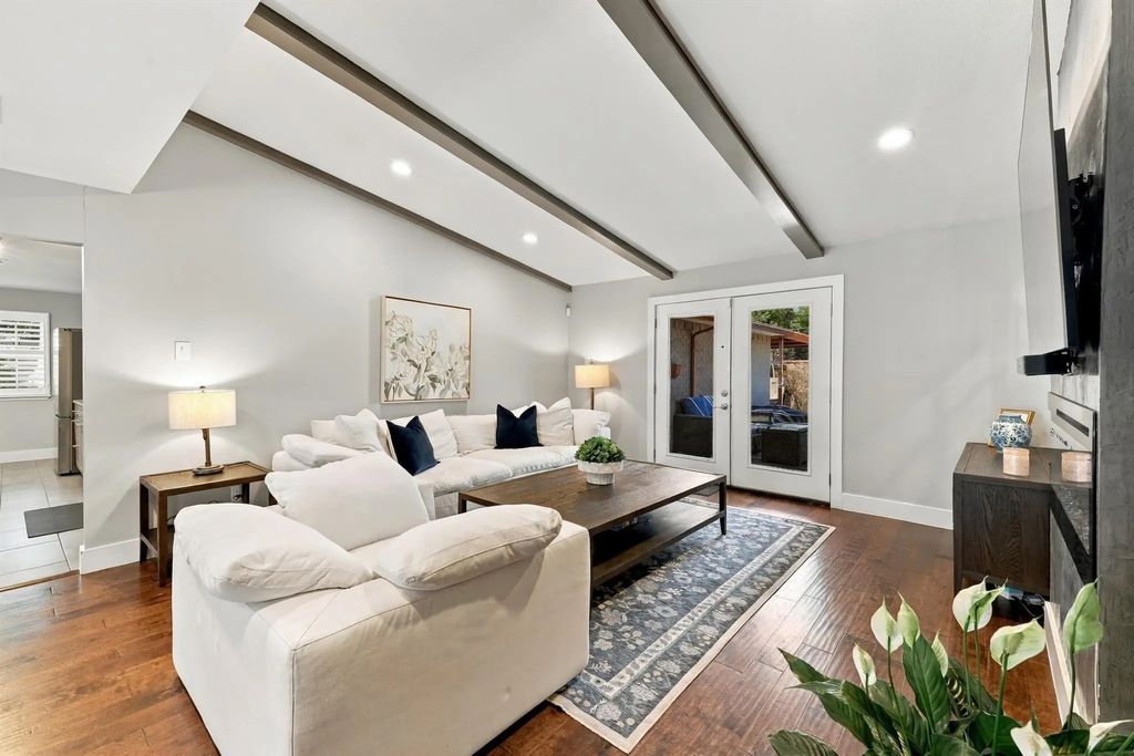 7721 El Padre Lane, Dallas