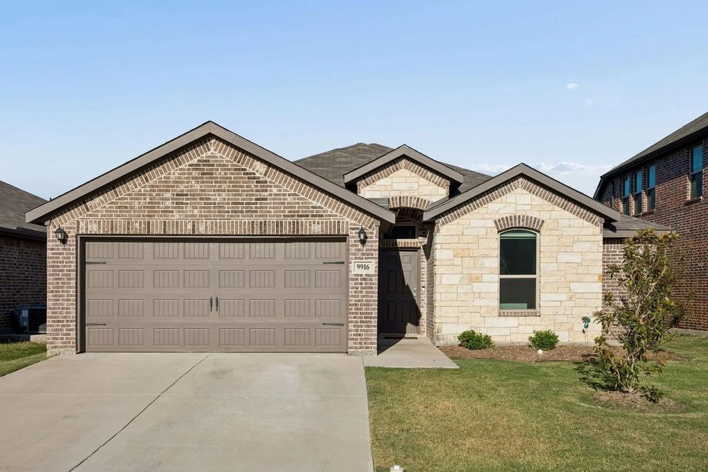 9916 Ginkgo Lane, Fort Worth