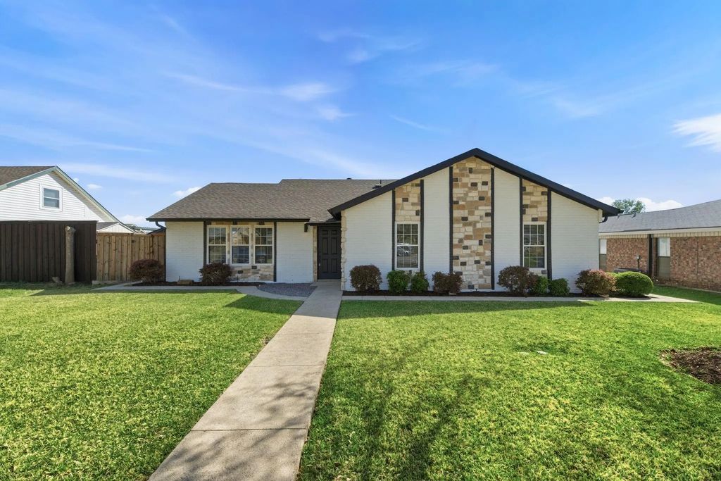 746 Red Wing Drive, Lewisville