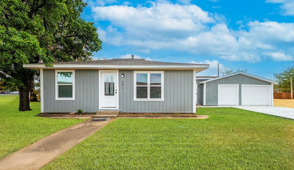 201 Deputy Larry Miller Drive, Granbury