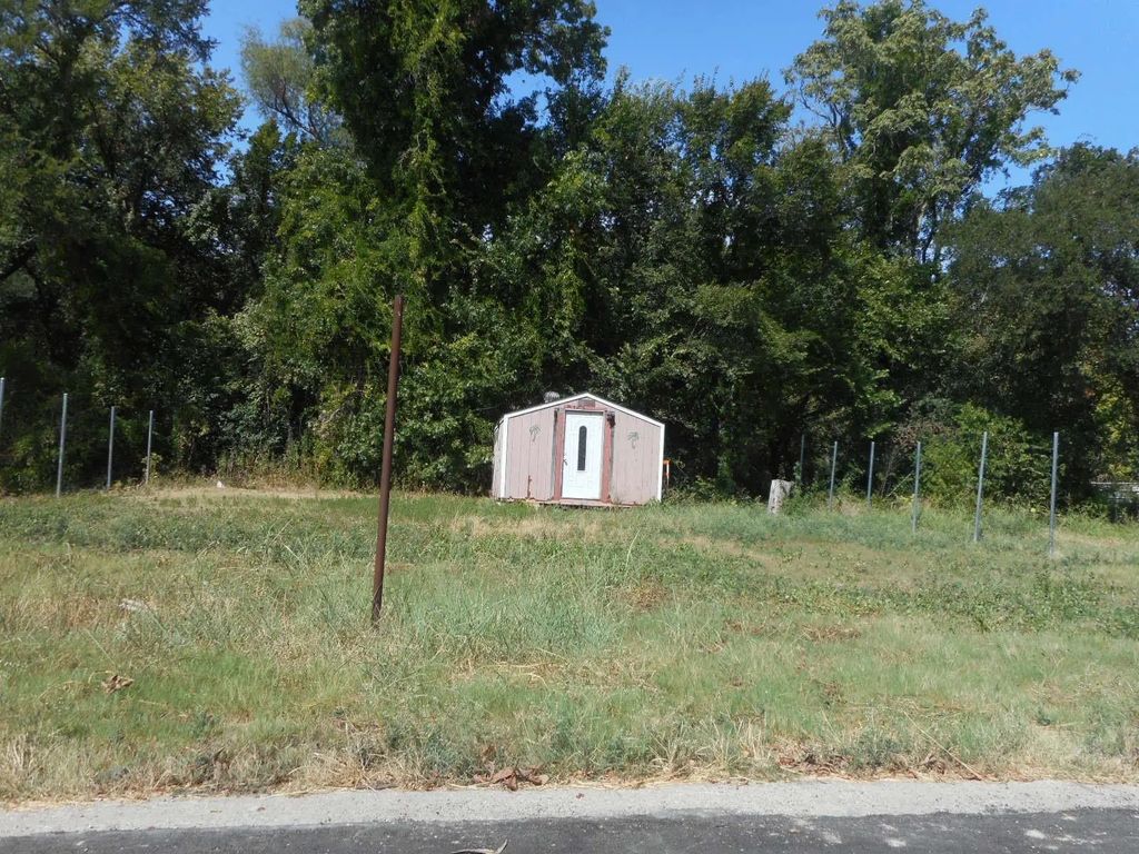 861 Wixom Lane, Dallas