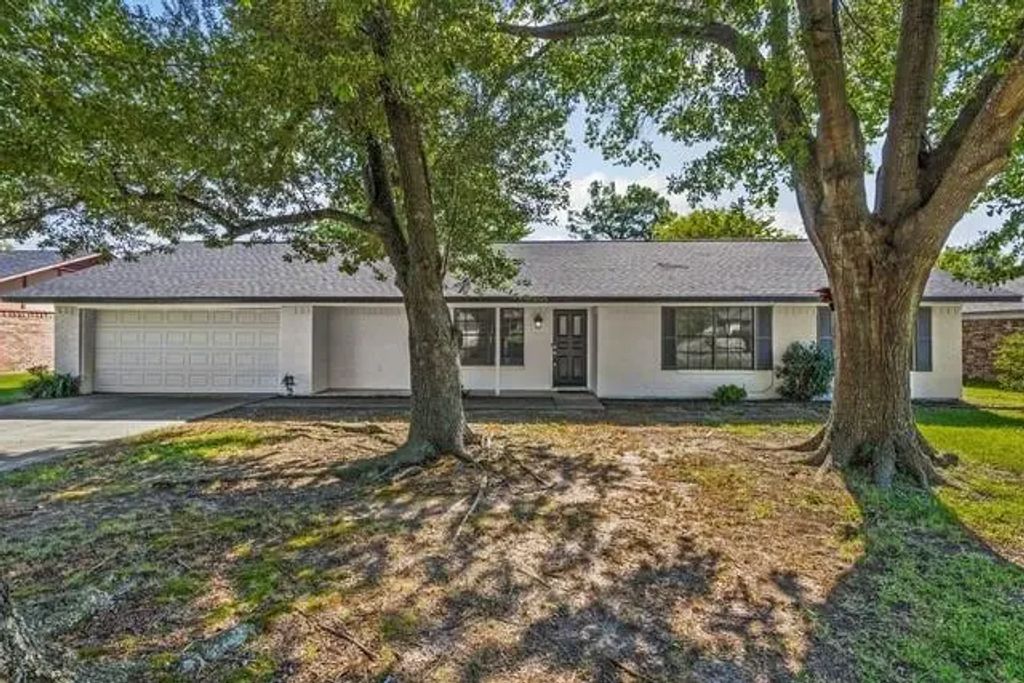 221 Azalea Drive, Sulphur Springs