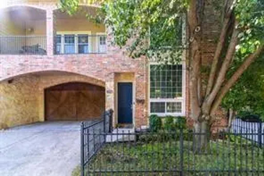 3550 Knight Street, Dallas