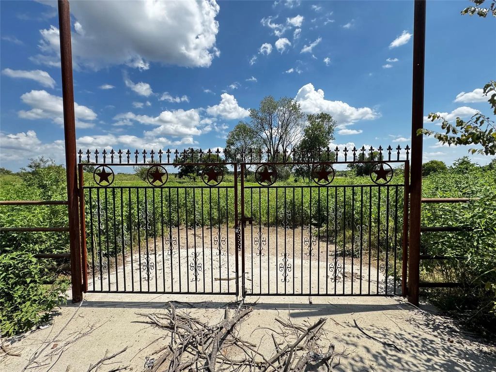 1211 W Simonds Road, Seagoville