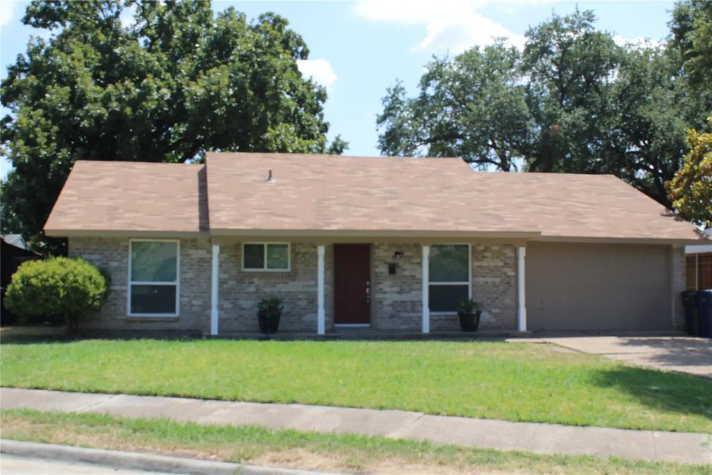918 Heritage Circle, Garland