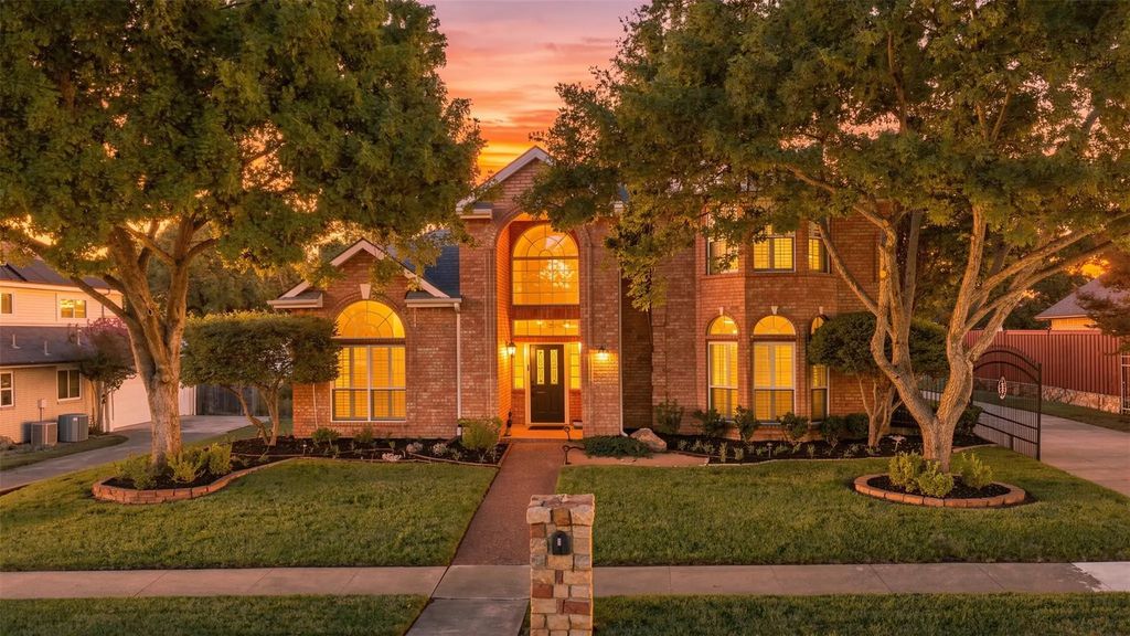 7609 Oak Knoll Drive, North Richland Hills