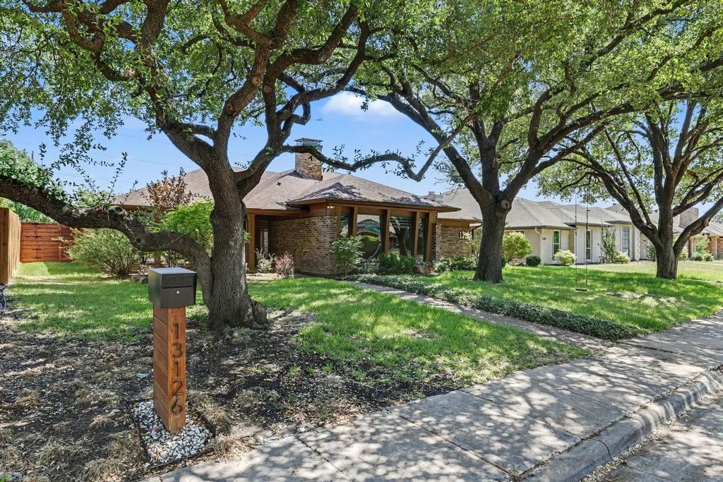 13126 Fall Manor Drive, Dallas