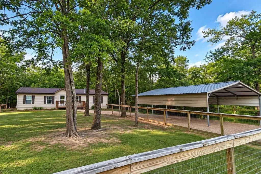 241 Broken Bow Lane, Quitman