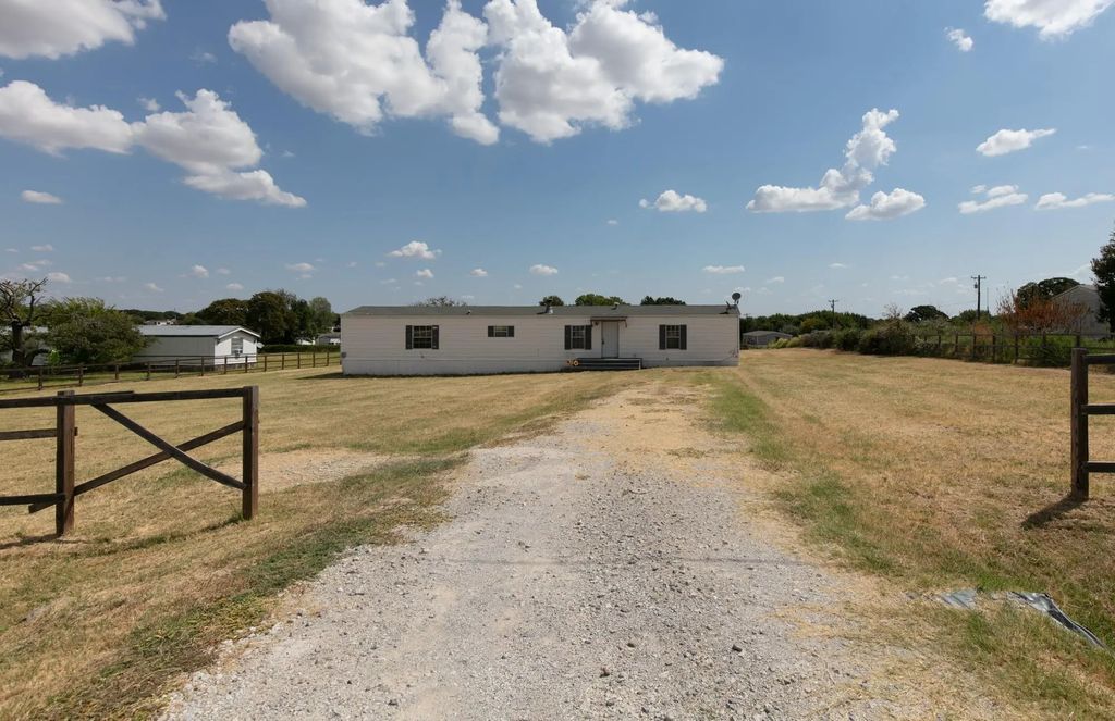 206 Creekview Meadows Court, Springtown