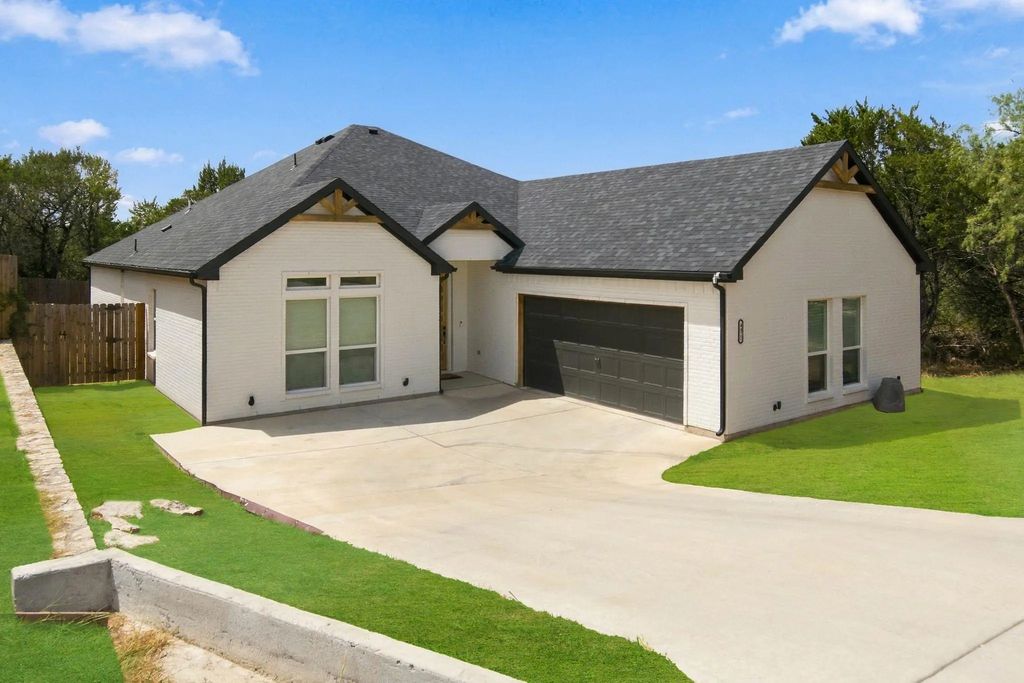 4822 Wichita Street, Granbury