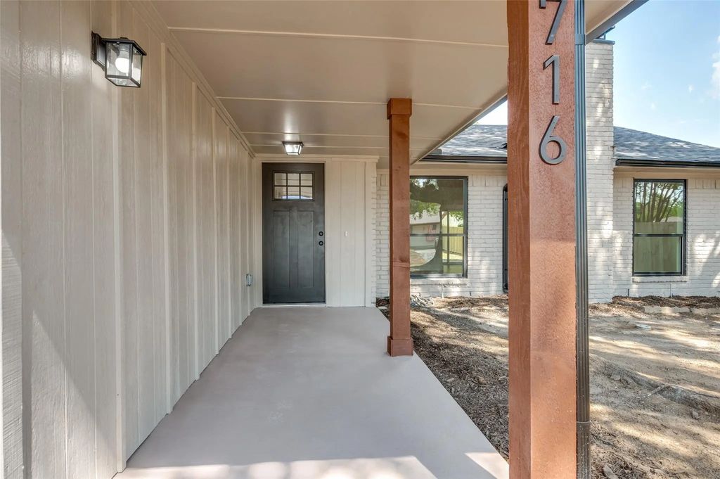 1716 Creek Ridge Court, Irving