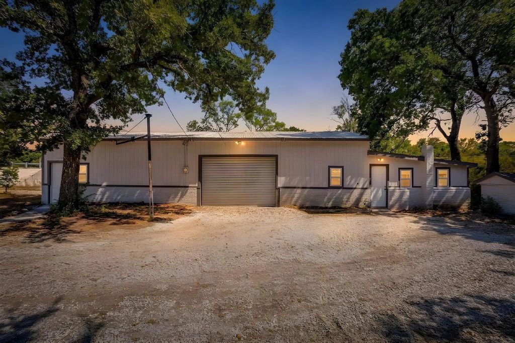 3690 N Oak, Mineral Wells
