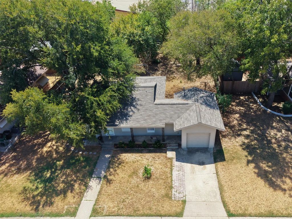 424 E Ellen Avenue, Hurst
