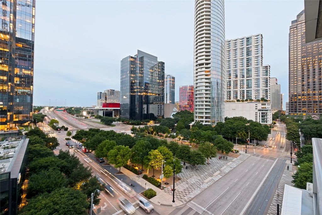 2025 Woodall Rodgers Freeway 23, Dallas