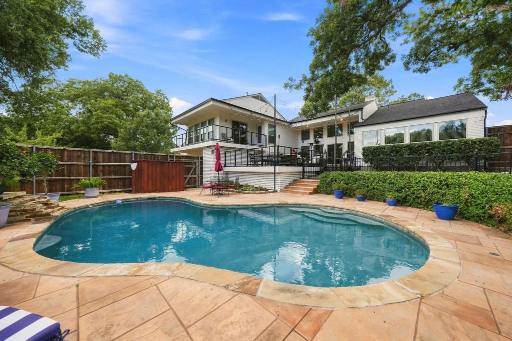303 Russwood Street, Rockwall