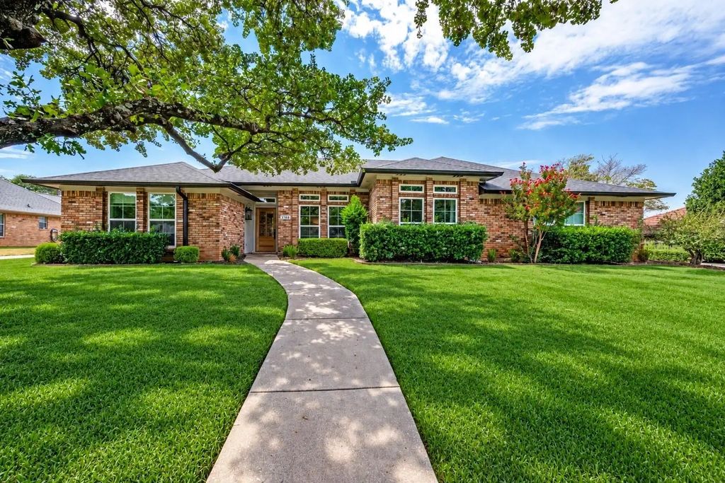 3700 Cliffwood Drive, Colleyville
