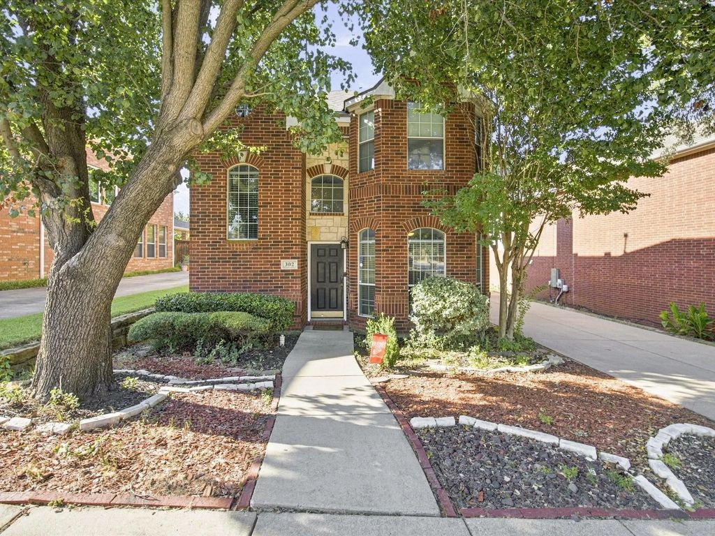 302 Republic Lane, Euless