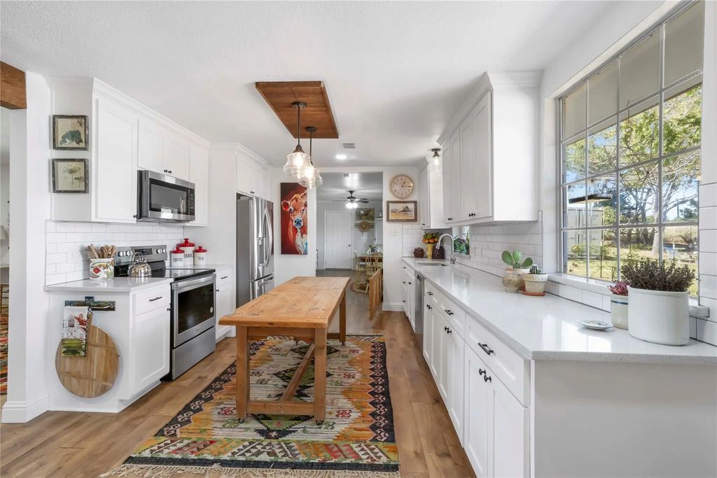 8235 County Road 506, Anna
