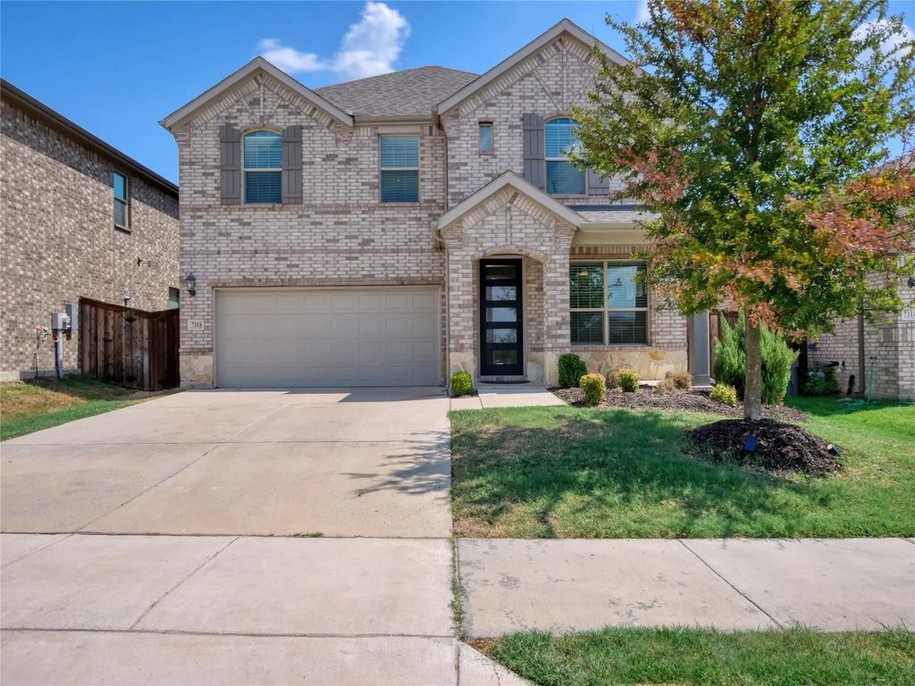 7318 Running Iron Trail, Sachse