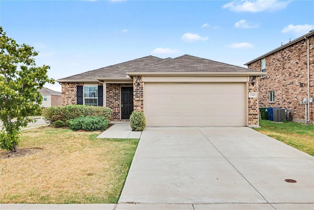 1301 Waggoner Drive, Aubrey