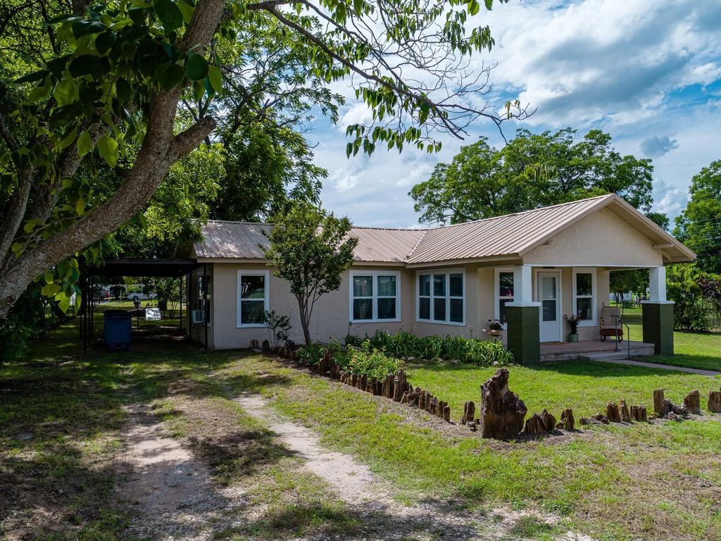 801 N Avenue A, Cross Plains