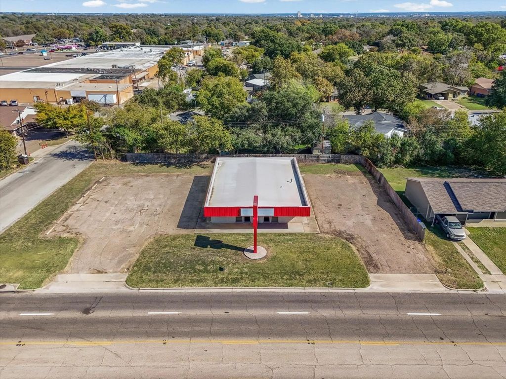 1311 N New Road B, Waco