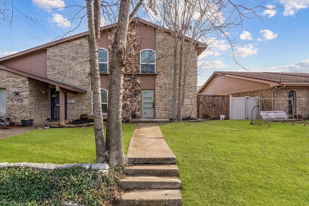 2730 Golfing Green Drive, Farmers Branch