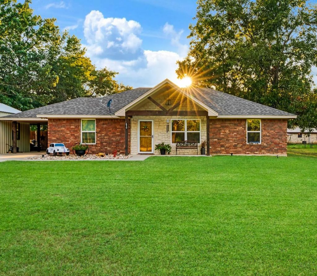 650 Fendley, Blossom