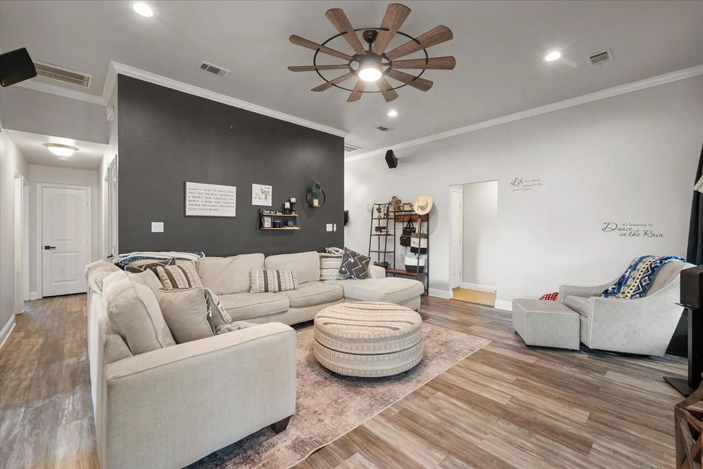 460 Admiral Drive, Gun Barrel City