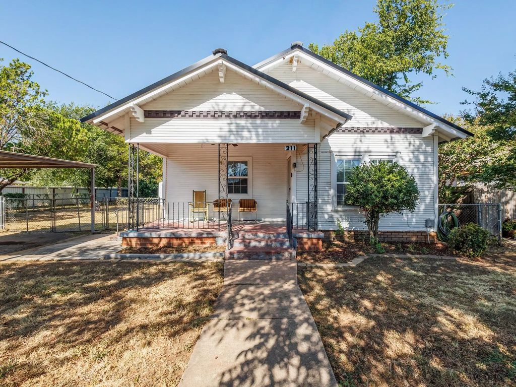 211 N Nueces Street, Coleman