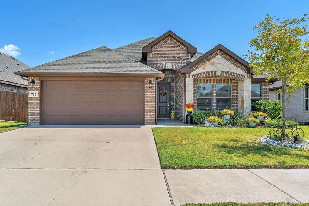 725 Sandy Chip Trail, Fort Worth
