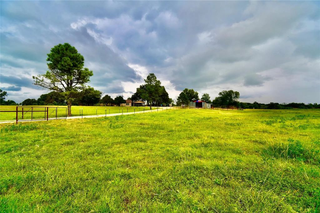 324 County Road 317, Comanche