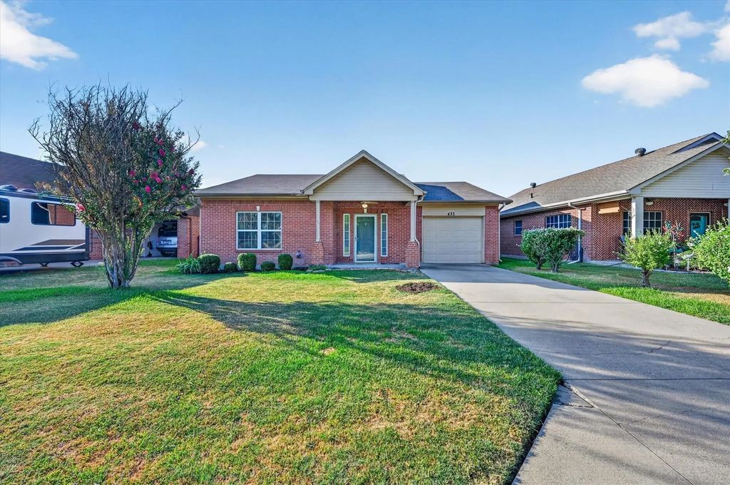 433 Oak Street, Burleson
