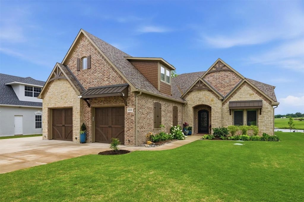 613 Kiowa Drive W, Lake Kiowa