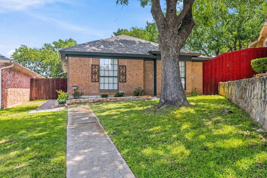 1803 Sherwood Place, Carrollton
