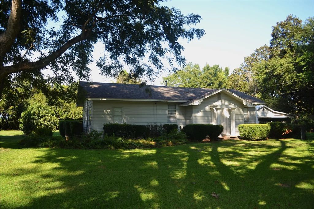 216 Louisiana Street, Belcher