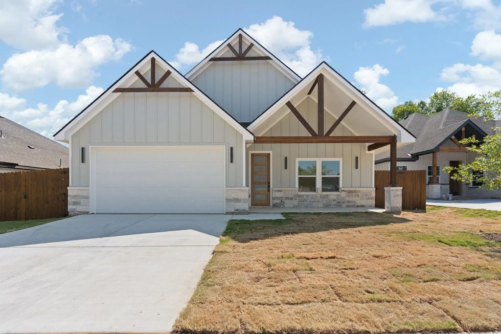 809 Tierney Road, Fort Worth