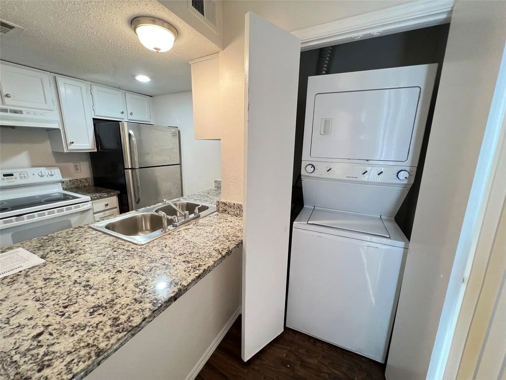 9520 Royal Lane 324, Dallas
