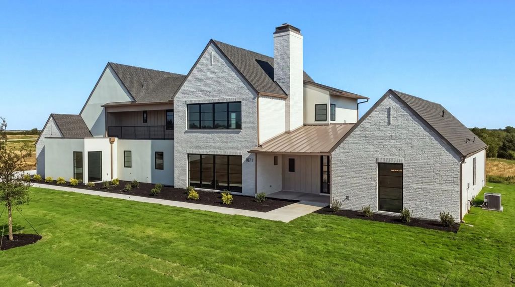 1071 Lakeway Drive, Sanger
