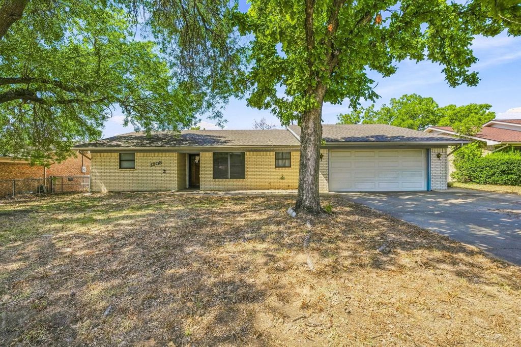 1208 N Dale Avenue, Stephenville