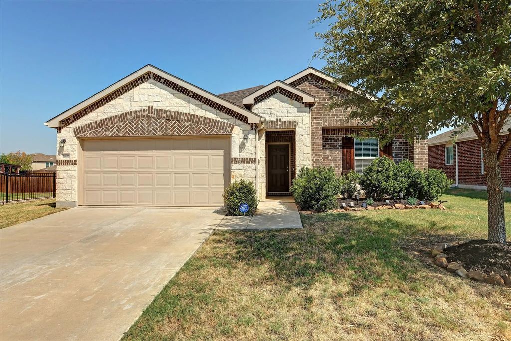 1601 Waggoner Drive, Aubrey