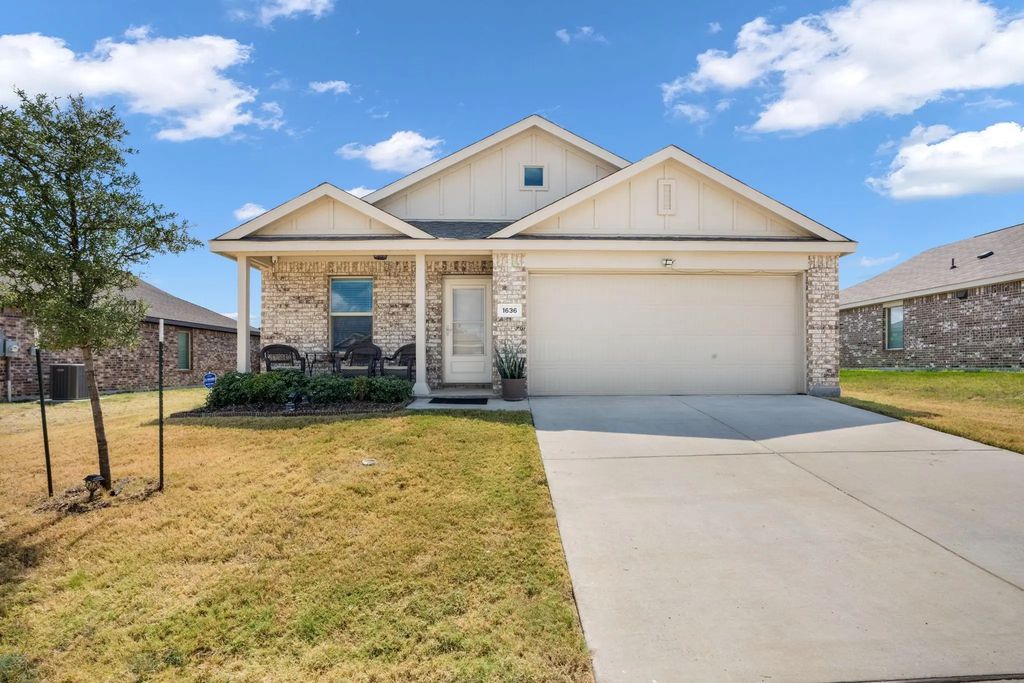 1636 Bluff View Drive, Hutchins