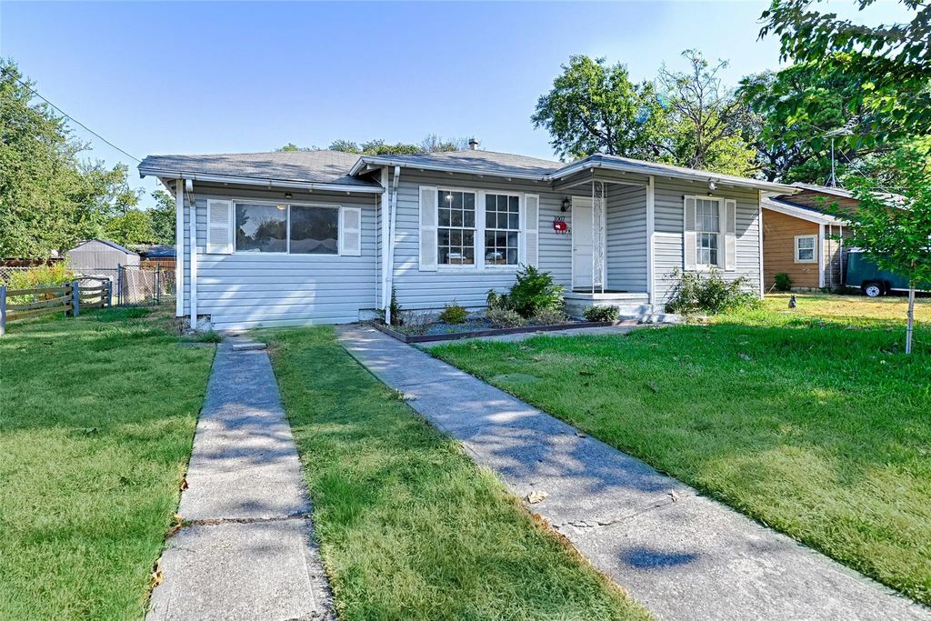 1007 E Russell Avenue, Carrollton