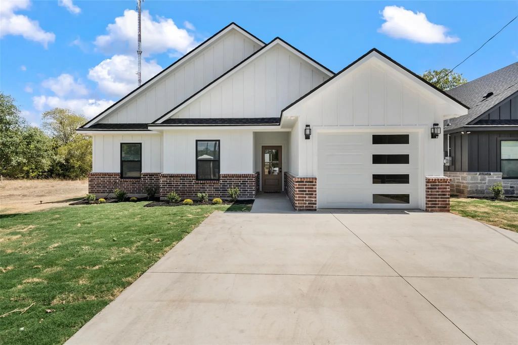 300 Johnson Street, McGregor