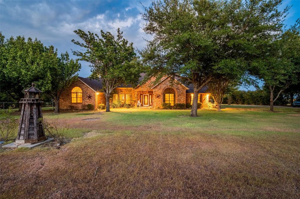 611 Combine Road, Seagoville