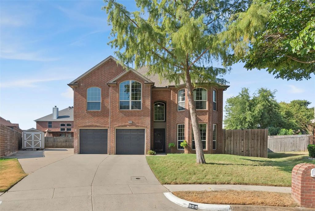324 Georgian Oak Court, Lake Dallas